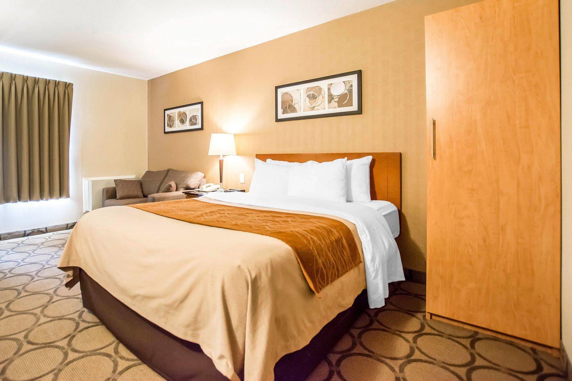 Comfort Kirkland Hotel